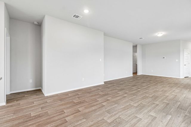108 Bountiful LN, Elgin, TX 78621