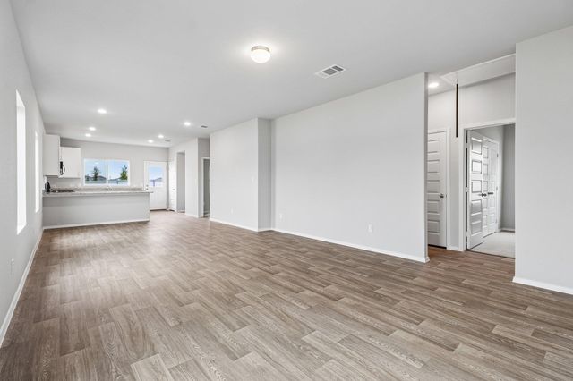 108 Bountiful LN, Elgin, TX 78621