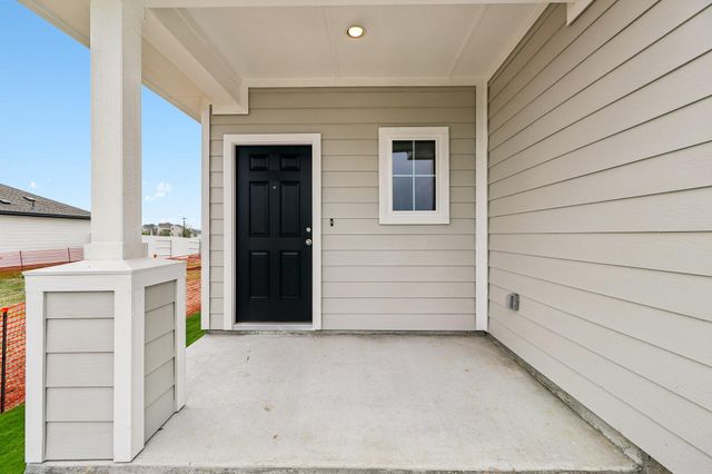108 Bountiful LN, Elgin, TX 78621