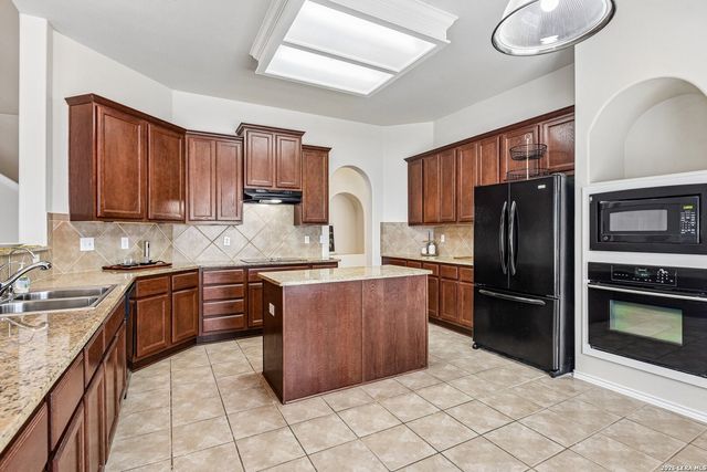 24806 Cloudy Crk, San Antonio, TX 78255