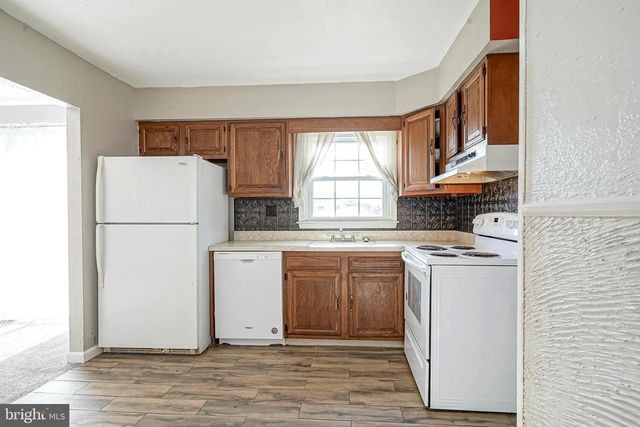 30 TOOL LN, Williamstown, NJ 08094