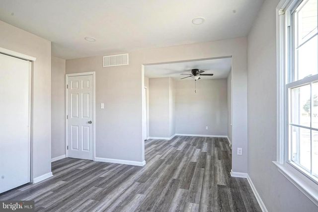 30 TOOL LN, Williamstown, NJ 08094