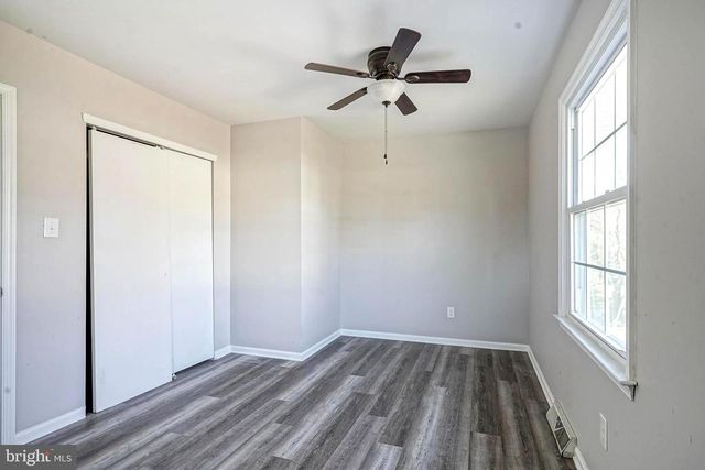 30 TOOL LN, Williamstown, NJ 08094