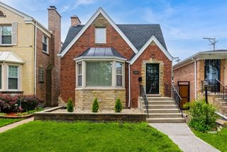 5938 N Sacramento Avenue, Chicago, IL 60659