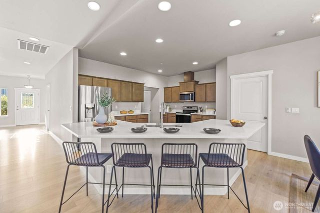 3807 29th AVE Court E, Tacoma, WA 98404