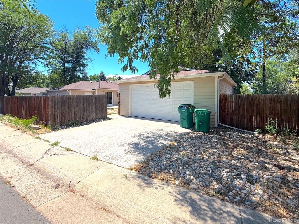 Image 13 of property listing at 5298 S Grant Street, Littleton, CO 80121
