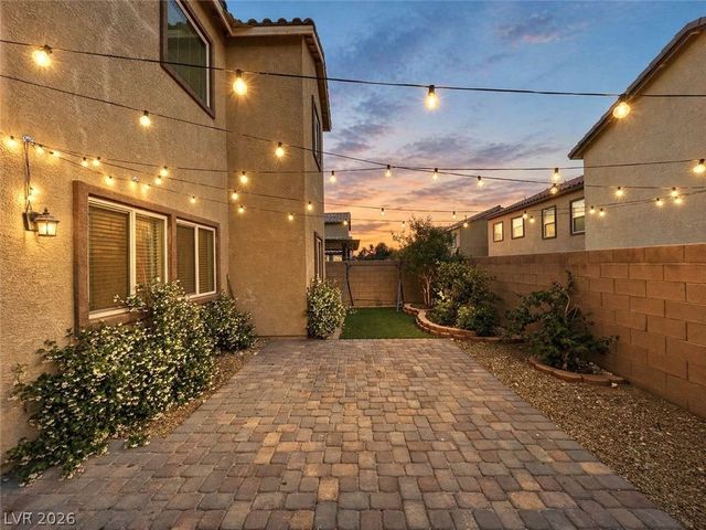 8368 Aruba Blue Creek Court, Las Vegas, NV 89113