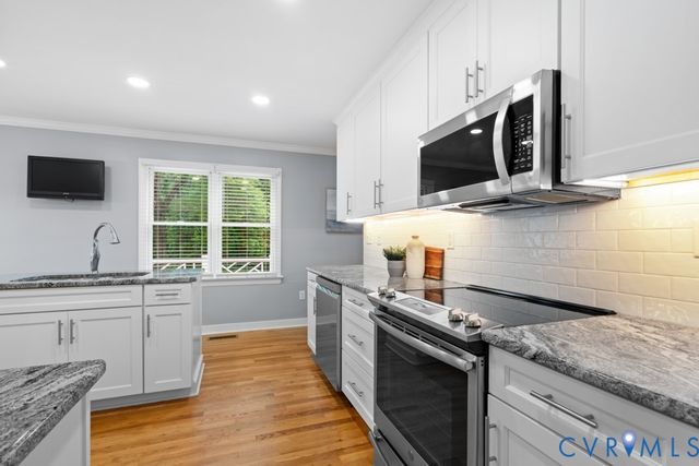 8560 Sunview Ln, North Chesterfield, VA 23235
