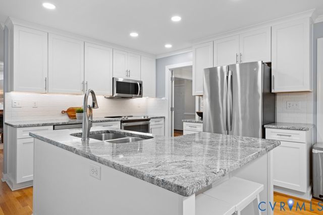 8560 Sunview Ln, North Chesterfield, VA 23235