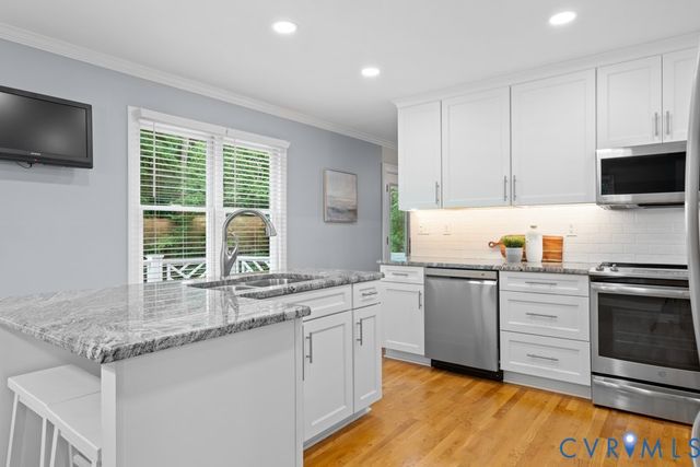 8560 Sunview Ln, North Chesterfield, VA 23235