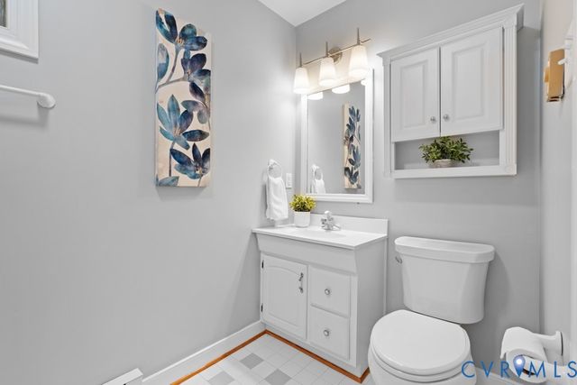 8560 Sunview Ln, North Chesterfield, VA 23235