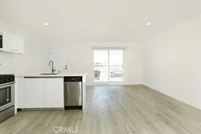 6745 Laurel Canyon Boulevard 203, North Hollywood, CA 91606