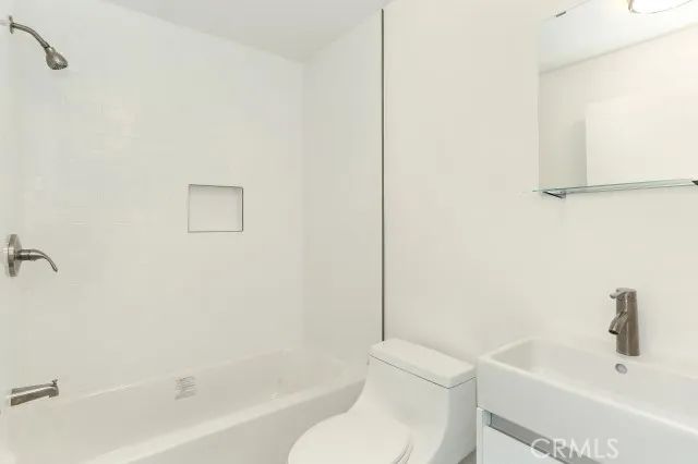 6745 Laurel Canyon Boulevard 203, North Hollywood, CA 91606