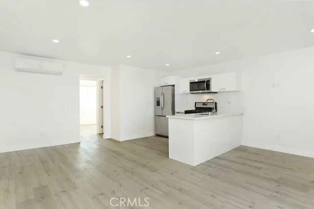 6745 Laurel Canyon Boulevard 203, North Hollywood, CA 91606