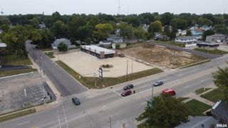 1001 E WAR MEMORIAL Drive, Peoria Heights, IL 61616