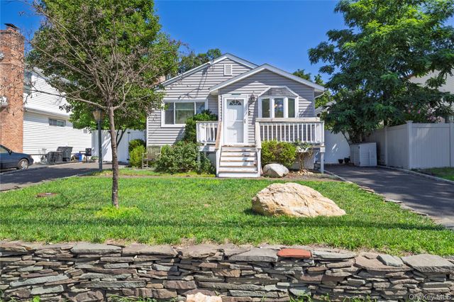 37 Hickory Road, Bayville, NY 11709