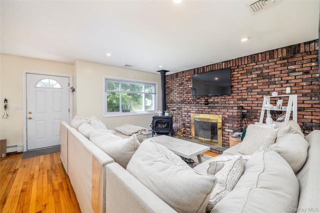 37 Hickory Road, Bayville, NY 11709