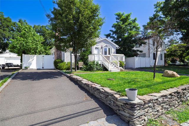 37 Hickory Road, Bayville, NY 11709