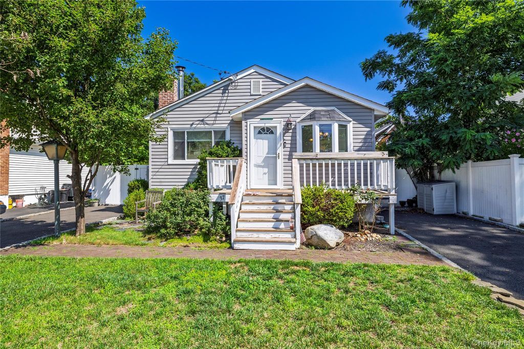 37 Hickory Road, Bayville, NY 11709