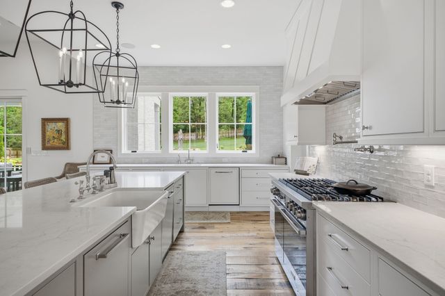 9028 Forest Lawn Dr, Brentwood, TN 37027