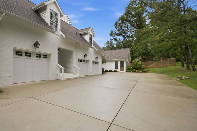 9028 Forest Lawn Dr, Brentwood, TN 37027