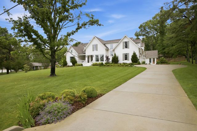 9028 Forest Lawn Dr, Brentwood, TN 37027