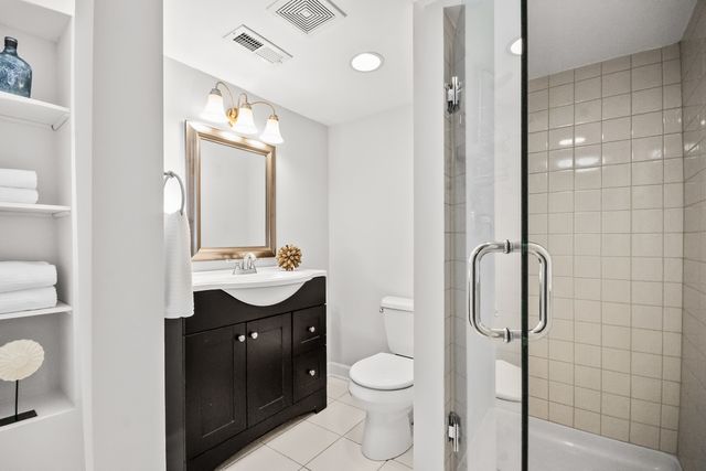 847 W Roscoe Street 1, Chicago, IL 60657