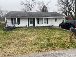 212 SOUTHWEST CIR, Centralia, MO 65240