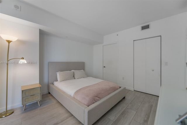 45 SW 9th St 1107, Miami, FL 33130