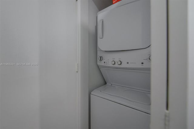 45 SW 9th St 1107, Miami, FL 33130