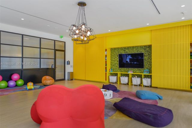 45 SW 9th St 1107, Miami, FL 33130