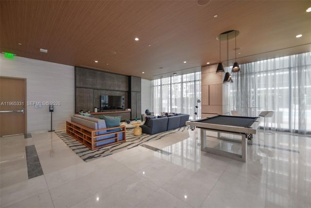 45 SW 9th St 1107, Miami, FL 33130