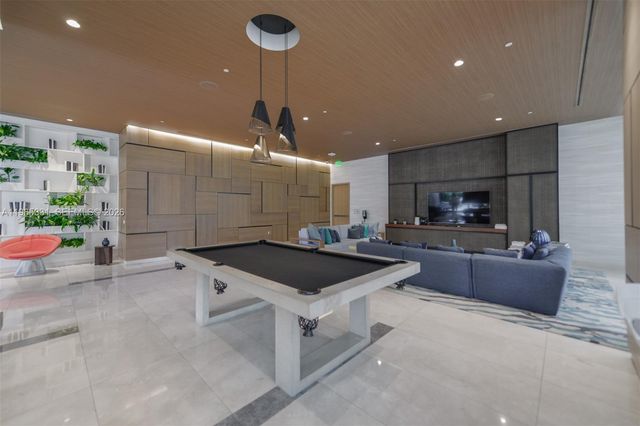 45 SW 9th St 1107, Miami, FL 33130