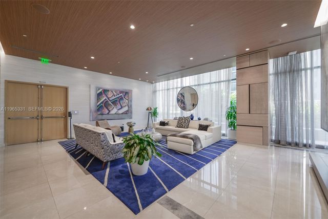 45 SW 9th St 1107, Miami, FL 33130