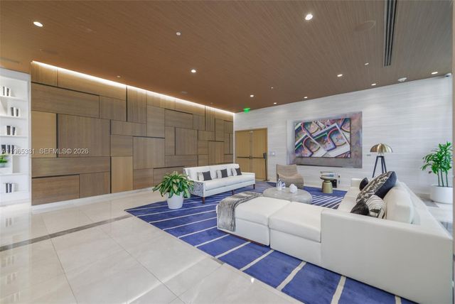 45 SW 9th St 1107, Miami, FL 33130