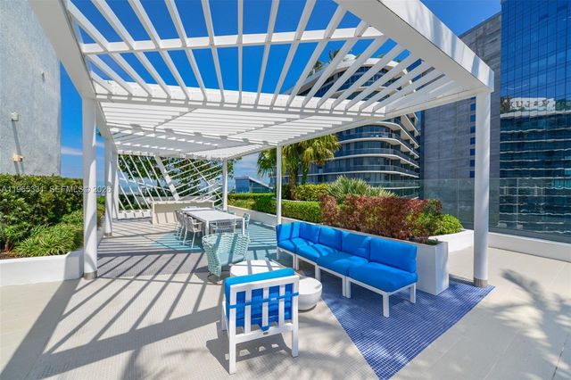 45 SW 9th St 1107, Miami, FL 33130