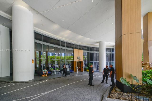 45 SW 9th St 1107, Miami, FL 33130