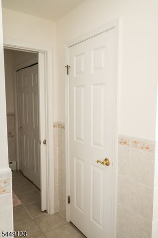 40 Oaktree Ln, Bloomfield Twp., NJ 07003