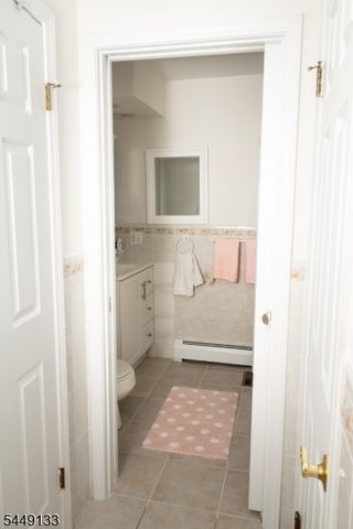 40 Oaktree Ln, Bloomfield Twp., NJ 07003