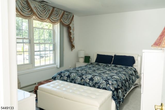 40 Oaktree Ln, Bloomfield Twp., NJ 07003