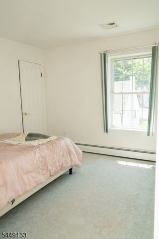 40 Oaktree Ln, Bloomfield Twp., NJ 07003