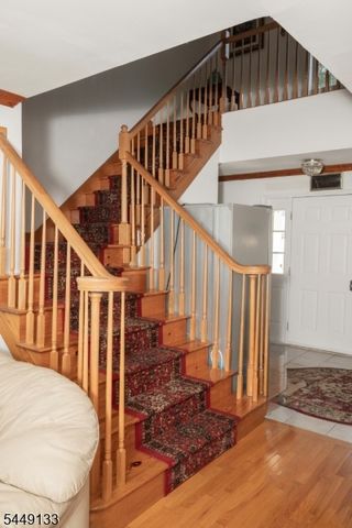 40 Oaktree Ln, Bloomfield Twp., NJ 07003