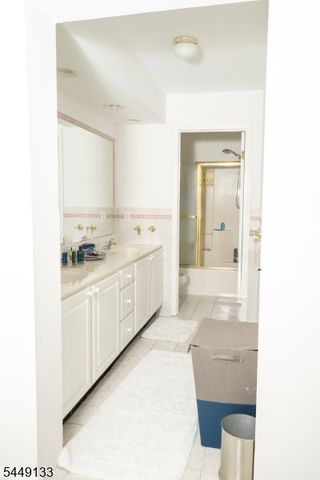 40 Oaktree Ln, Bloomfield Twp., NJ 07003