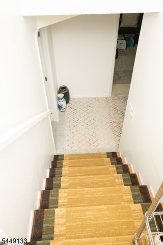 40 Oaktree Ln, Bloomfield Twp., NJ 07003