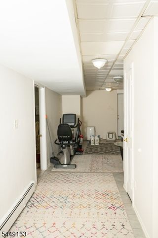 40 Oaktree Ln, Bloomfield Twp., NJ 07003