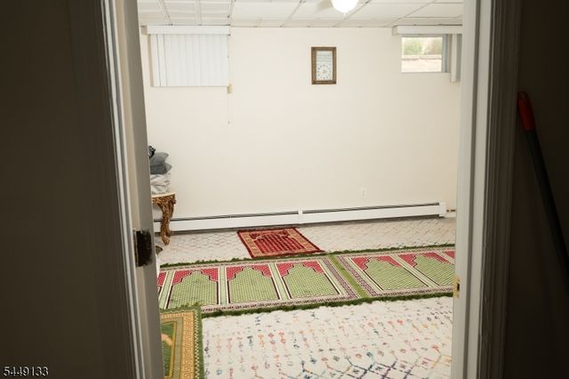 40 Oaktree Ln, Bloomfield Twp., NJ 07003