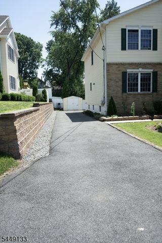 40 Oaktree Ln, Bloomfield Twp., NJ 07003