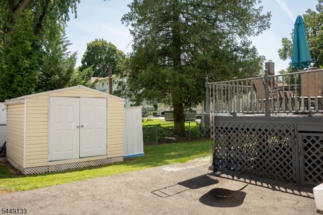 40 Oaktree Ln, Bloomfield Twp., NJ 07003
