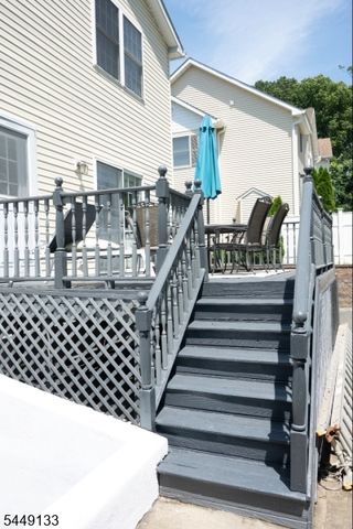 40 Oaktree Ln, Bloomfield Twp., NJ 07003