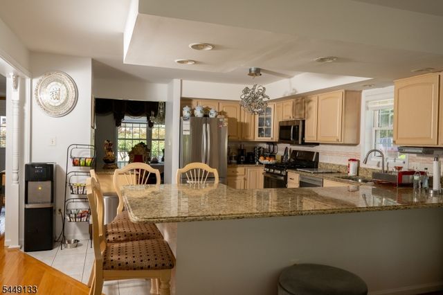 40 Oaktree Ln, Bloomfield Twp., NJ 07003